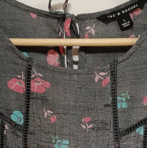 🌹Zac & Rachel floral peplum sleeveless blouse🌹 - Picture 3 of 7